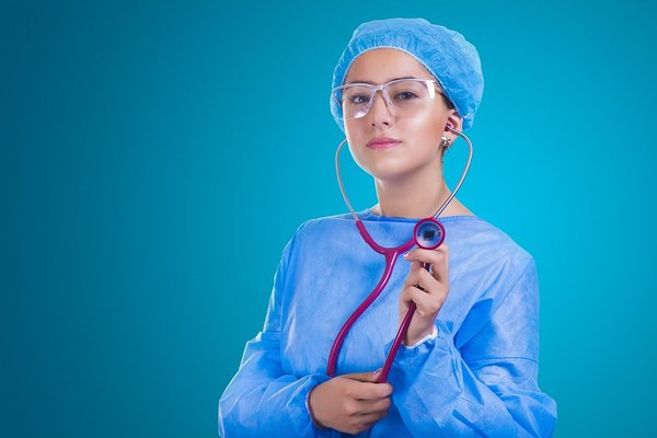 Guide Ultime : Comment Sélectionner le Médecin Interne Idéal – Critères et Astuces Essentielles